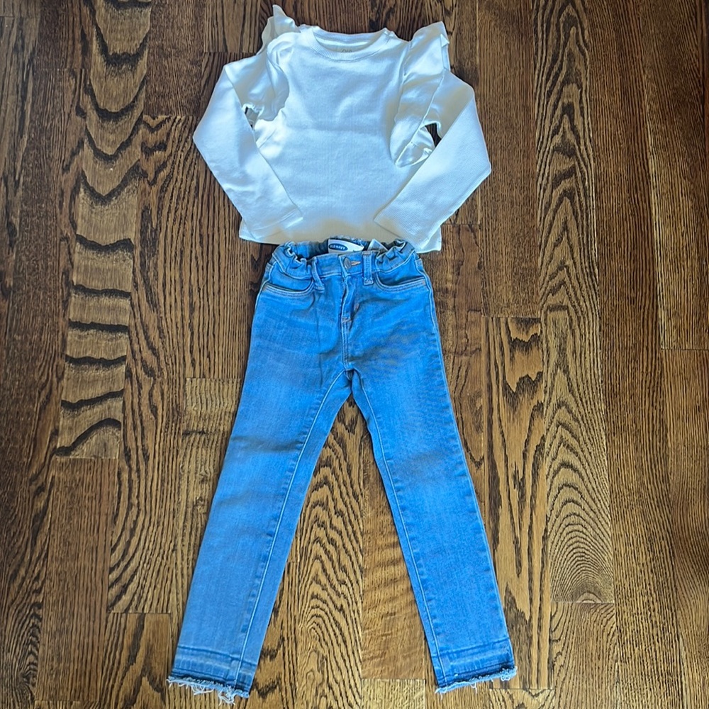 Adorable fall outfit Zara top and old navy jeans